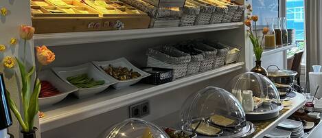 Free daily continental breakfast