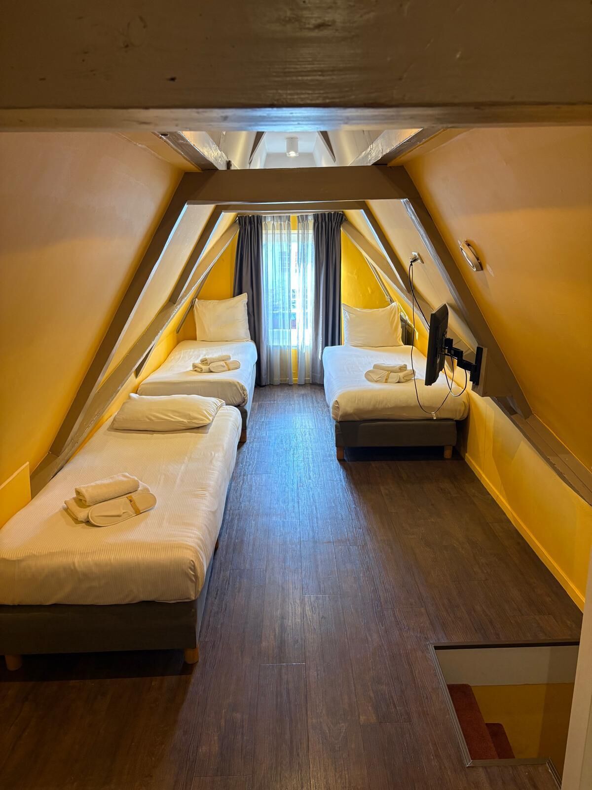 Caja de seguridad en la habitación, escritorio y wifi gratis 