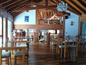Esmorzar diari d'estil bufet gratuït