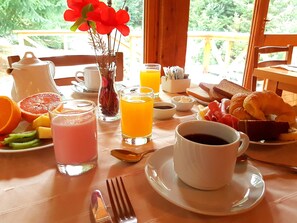 Desayuno bufé gratuito y diario