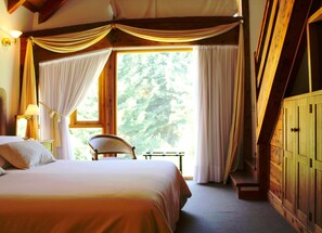 Kolmen hengen huone | Allergiatestatut vuodevaatteet, untuvapeitot, minibaari