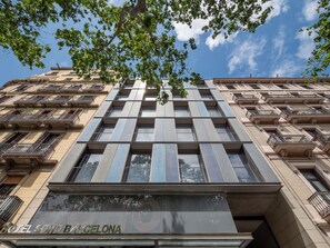 A multi-story building with a prominent sign for Hotel Soho Barcelona. - Soho Hotel (Barcelona)