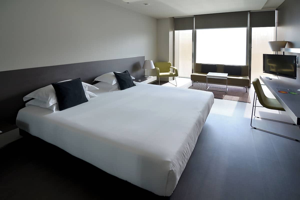 Executive | Minibar, safe på rommet, skrivebord og blendingsgardiner