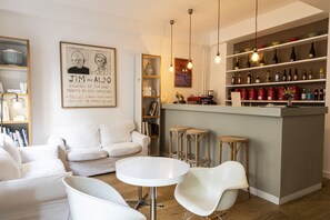 Bar (in der Unterkunft)