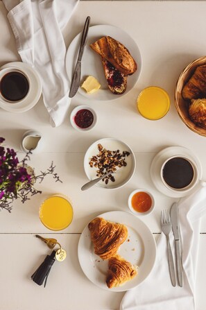 Daily buffet breakfast (EUR 16 per person)
