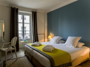 Superior Room | In-room safe, desk, soundproofing, iron/ironing board - Hôtel Arvor Saint Georges (Paris)