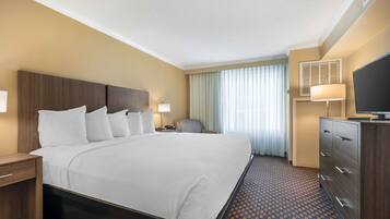 Suite, 1 llit de matrimoni gran, no fumadors, microones (with Sofabed) | Caixa forta a l'habitació, escriptori i cortines opaques