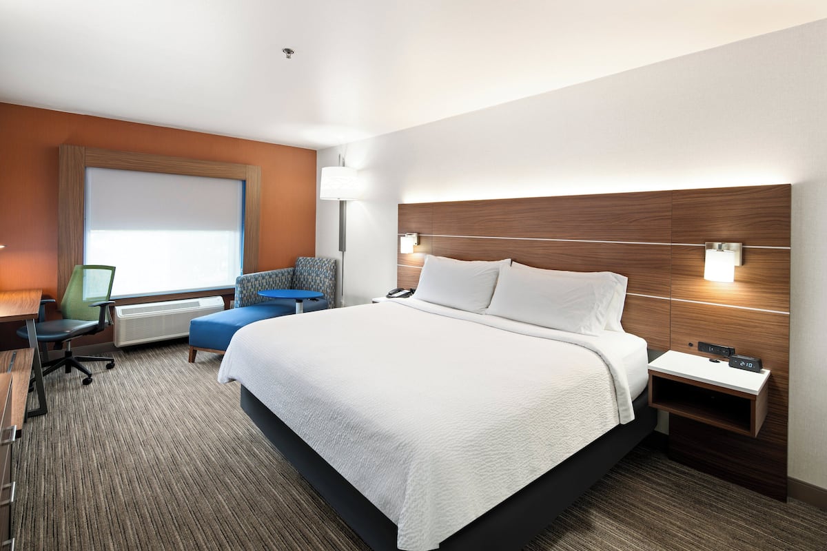 Habitación estándar, 1 cama King size | Cortinas blackout, tabla de planchar con plancha y cunas gratuitas