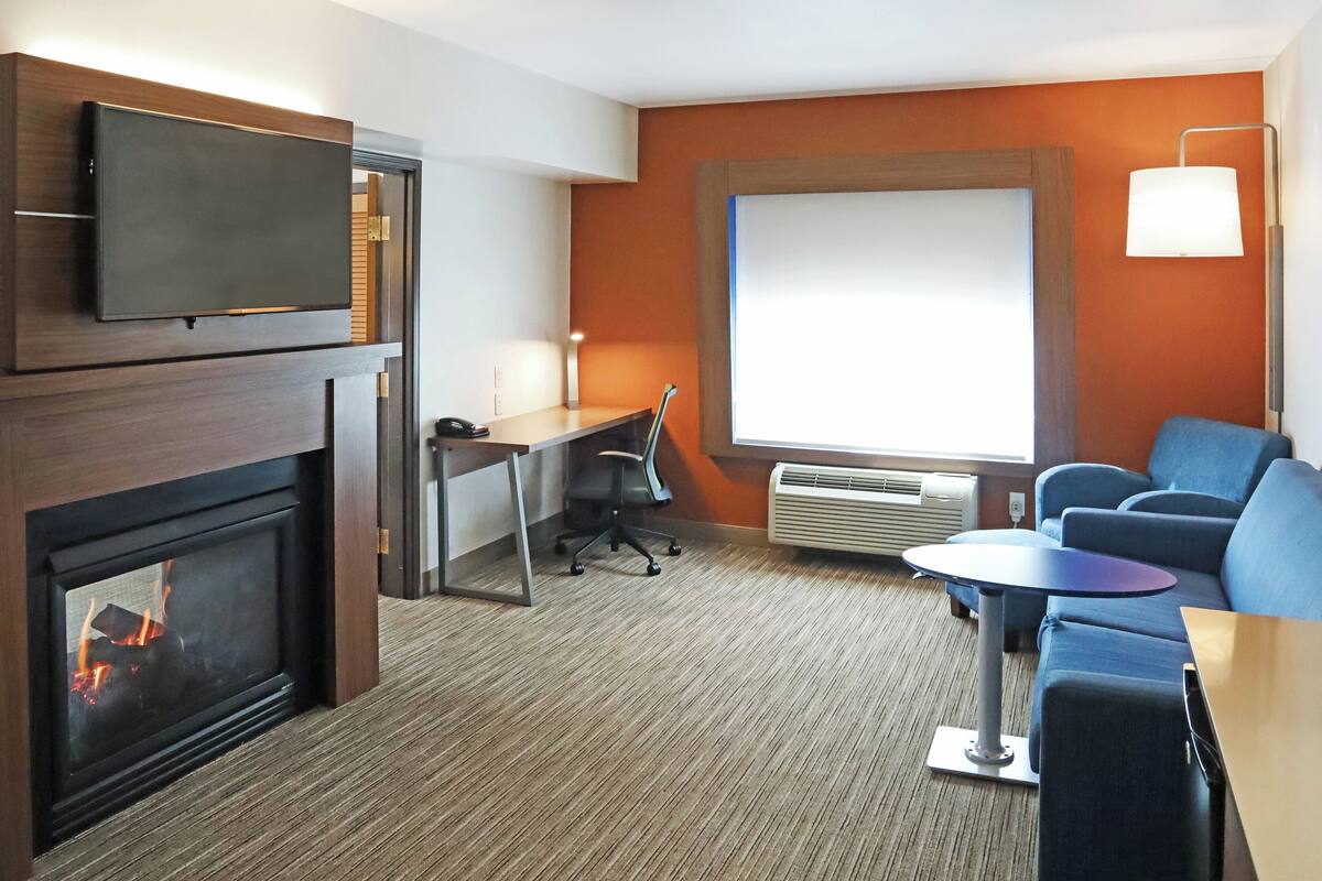 Suite, 1 King Bed with Sofa bed