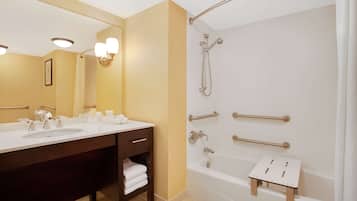Articles de toilette gratuits, sèche-cheveux, serviettes fournies