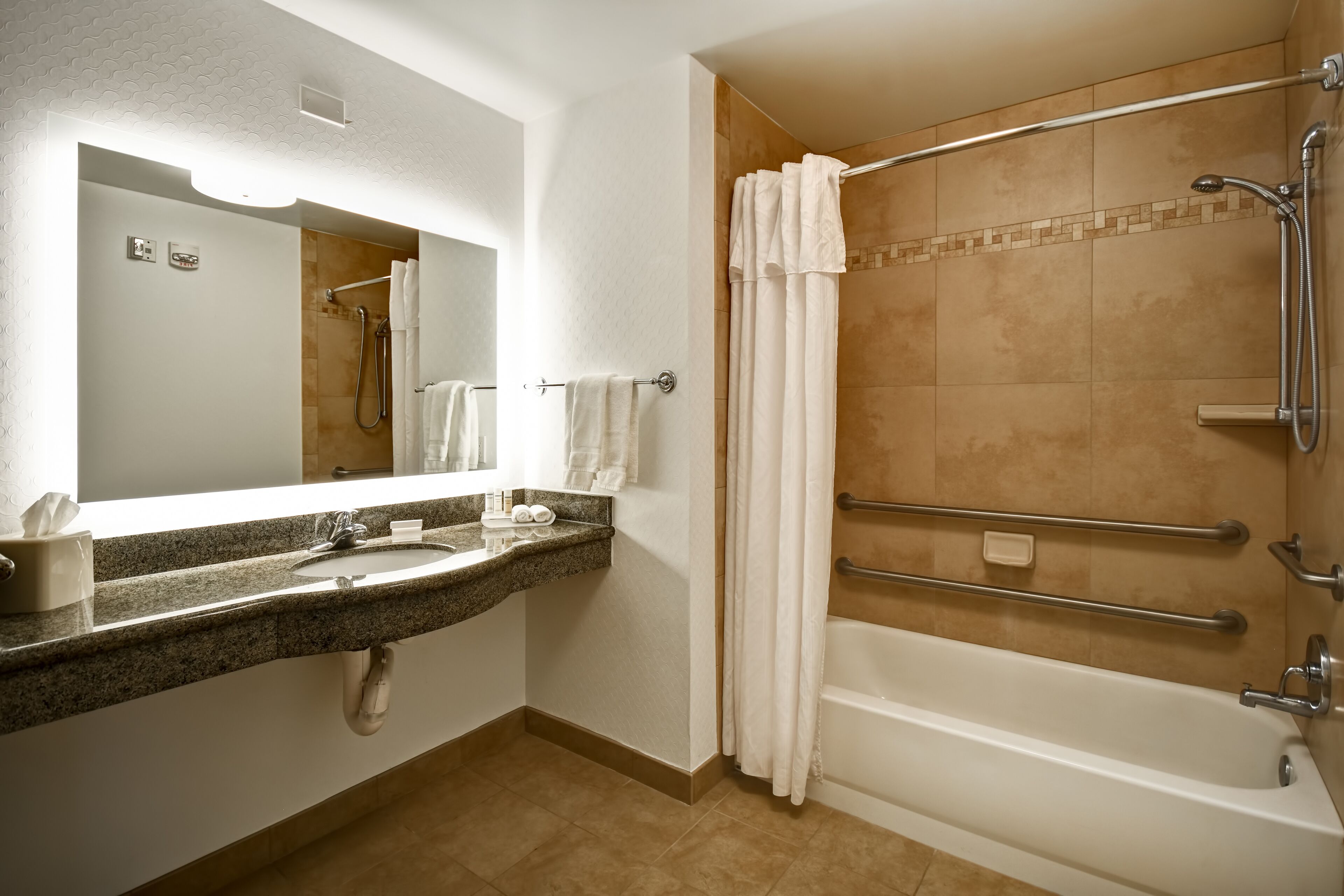 combined shower/bathtub, free toiletries, hair dryer, towels