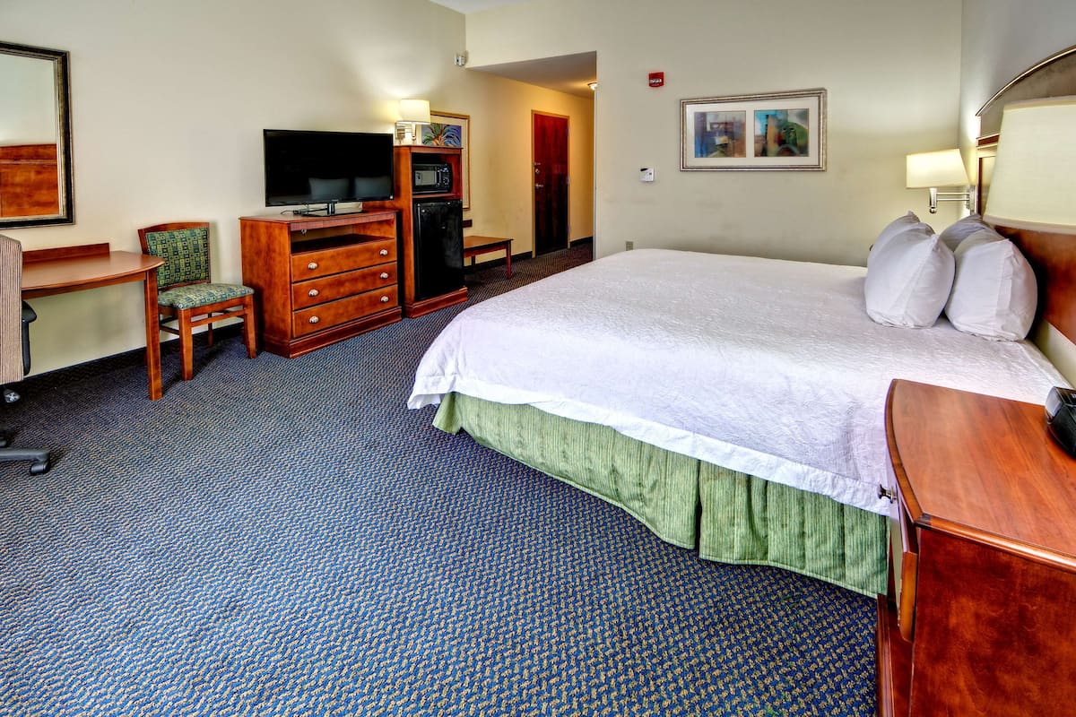 Room, 1 King Bed, Accessible | In-room safe, desk, iron/ironing board, free cribs/infant beds