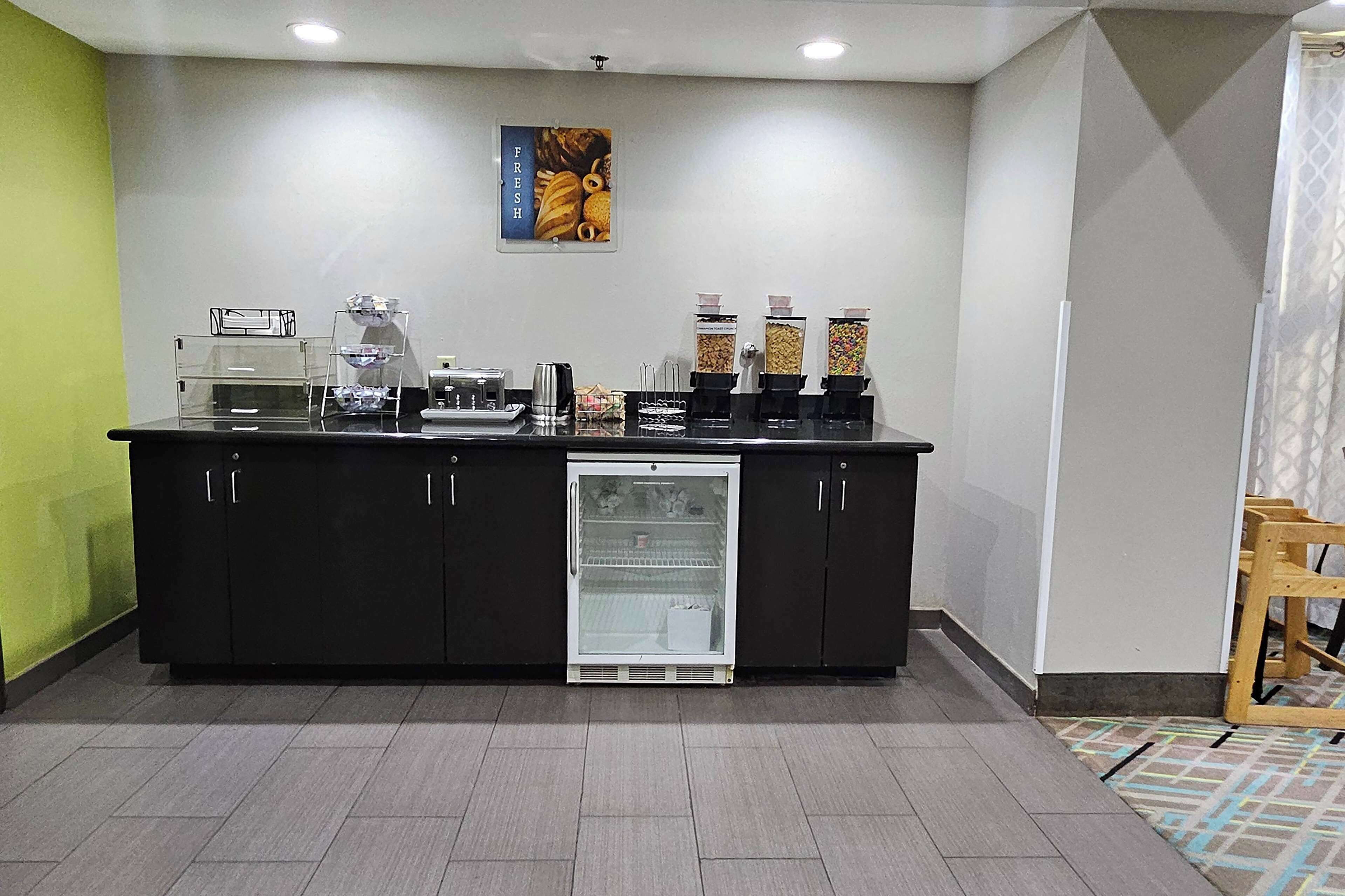 free daily continental breakfast