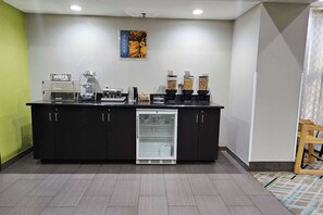 Free daily continental breakfast