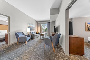 Suite, 2 habitaciones, no fumadores | Zona de estar | Televisión de pantalla plana de 42 pulgadas con canales por cable
