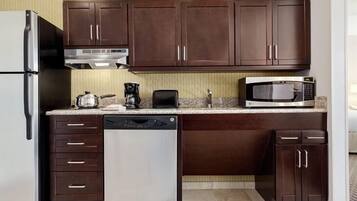 Full-sized fridge, microwave, stovetop, dishwasher