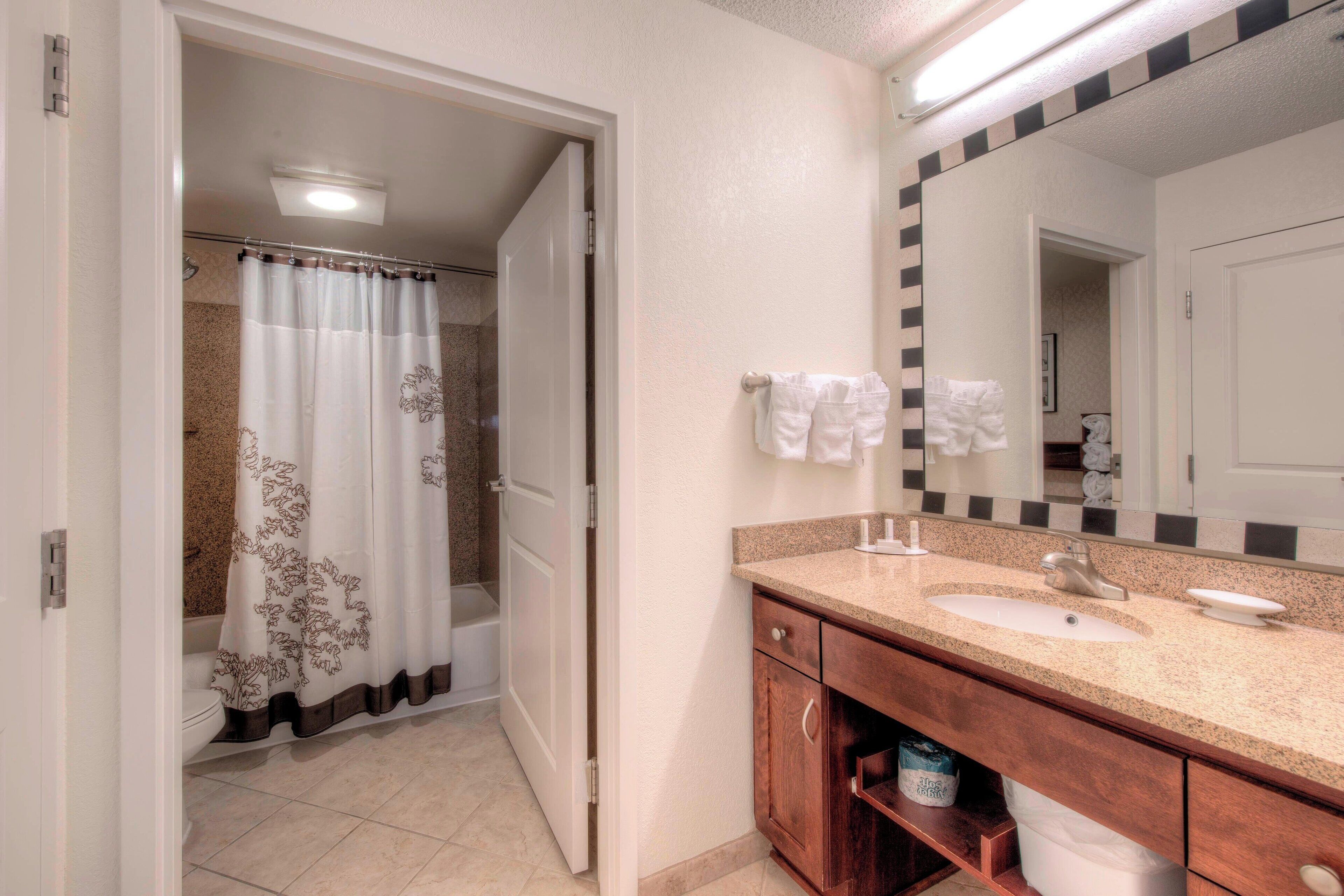 suite, 1 bedroom, non smoking | bathroom | combined shower/bathtub, free toiletries, hair dryer, towels