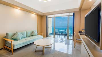 180 degrees superior sea view suite | Premium bedding, minibar, in-room safe, individually decorated