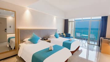 Kamar, Beberapa Tempat Tidur, pemandangan laut | Seprai premium, minibar, brankas, dan didekorasi berbeda-beda