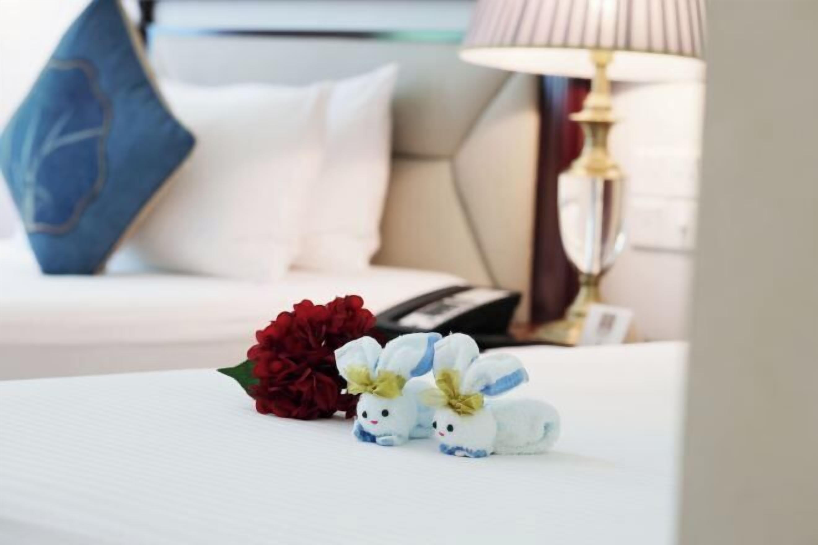 تجهيزات عازلة للصوت ومُنبهات