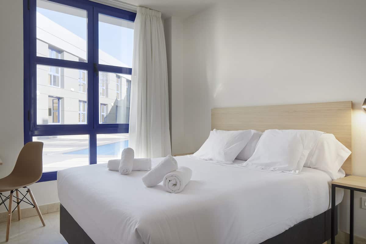 1 bedroom, blackout curtains, soundproofing, free wifi