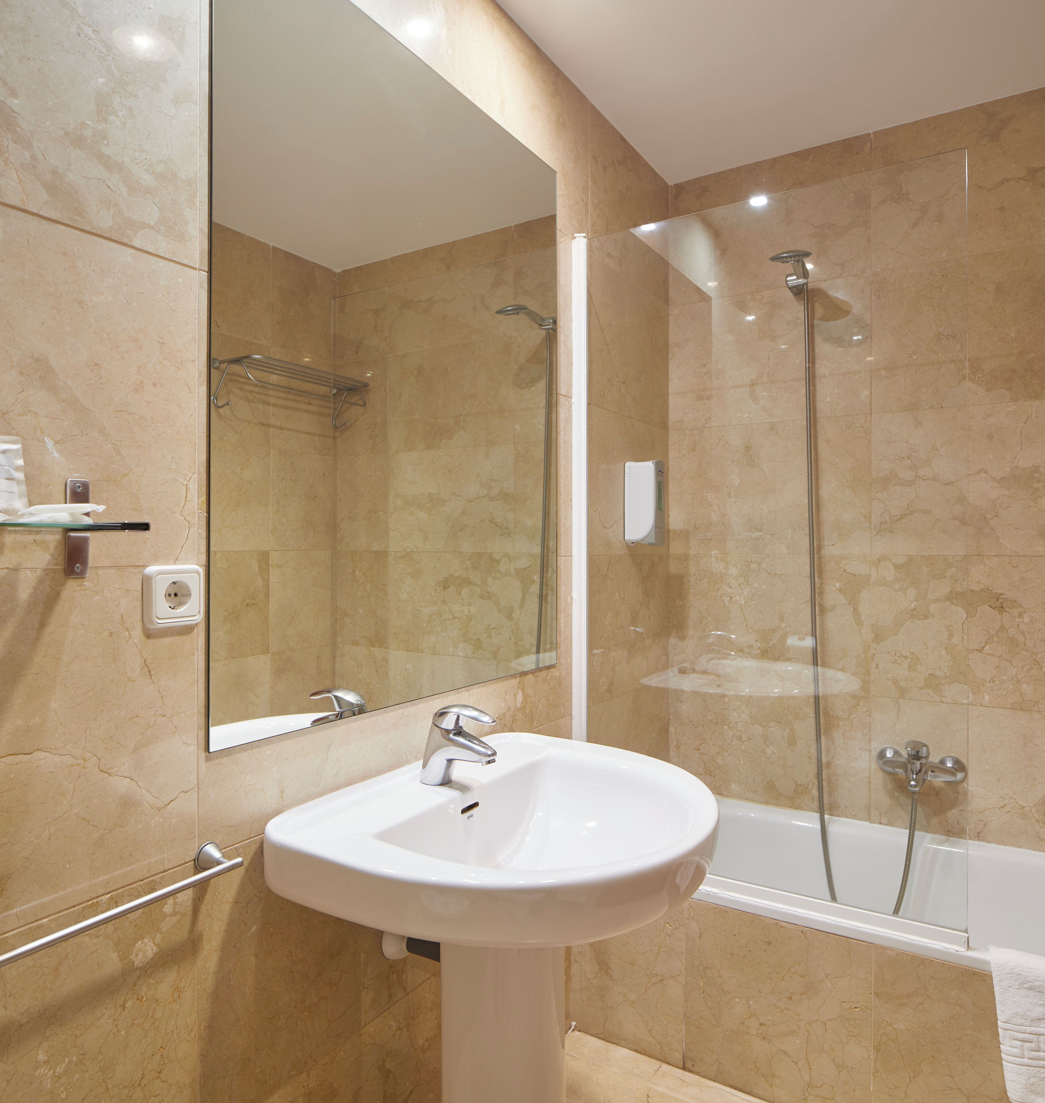 superior double room | bathroom | deep-soaking bathtub, free toiletries, towels