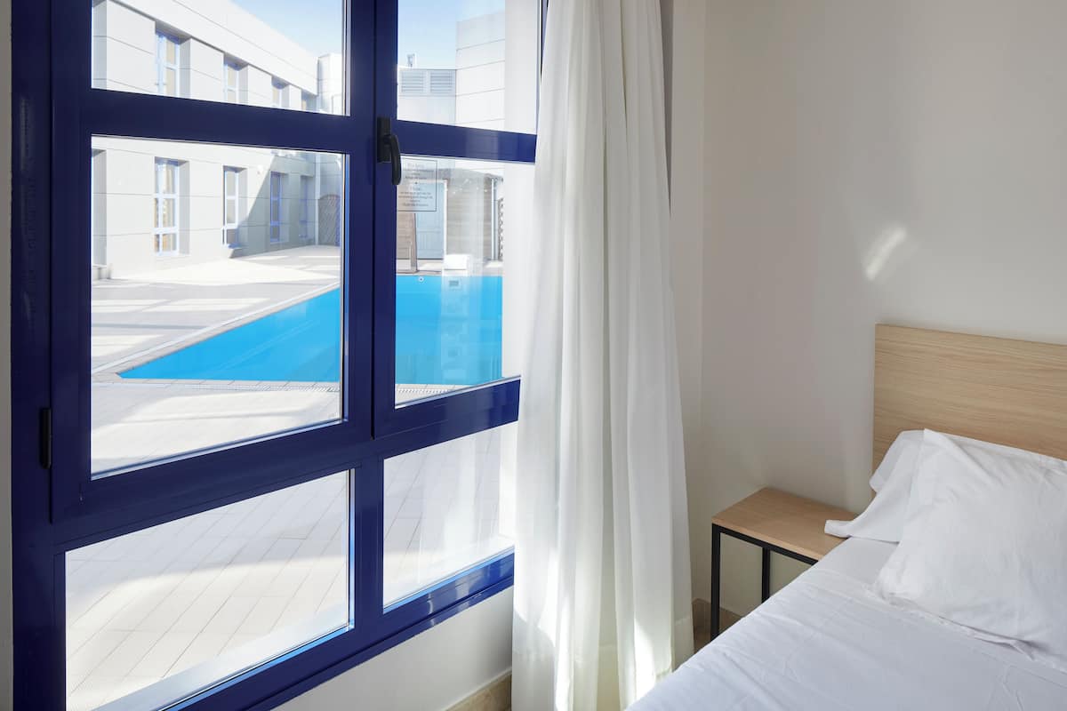 1 bedroom, blackout curtains, soundproofing, free wifi