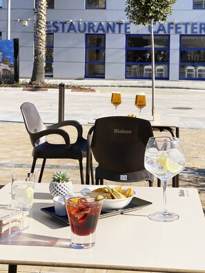 Coffee shop -  Iraipe Logroño Hotel (Logroño)