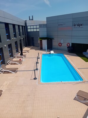 Sesongbasert utendørsbasseng