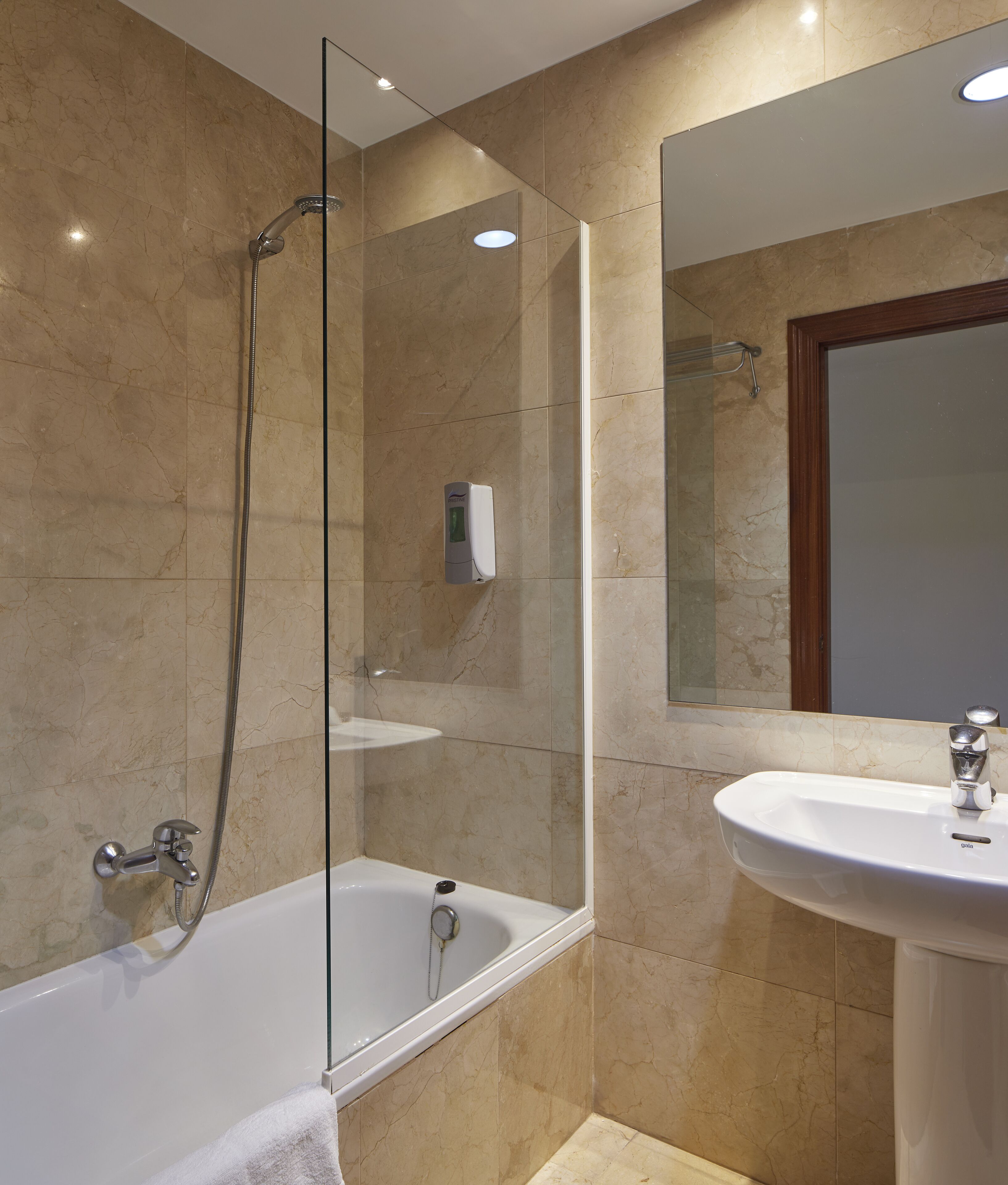 double room | bathroom | deep-soaking bathtub, free toiletries, towels