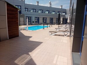 Seasonal outdoor pool -  Iraipe Logroño Hotel (Logroño)