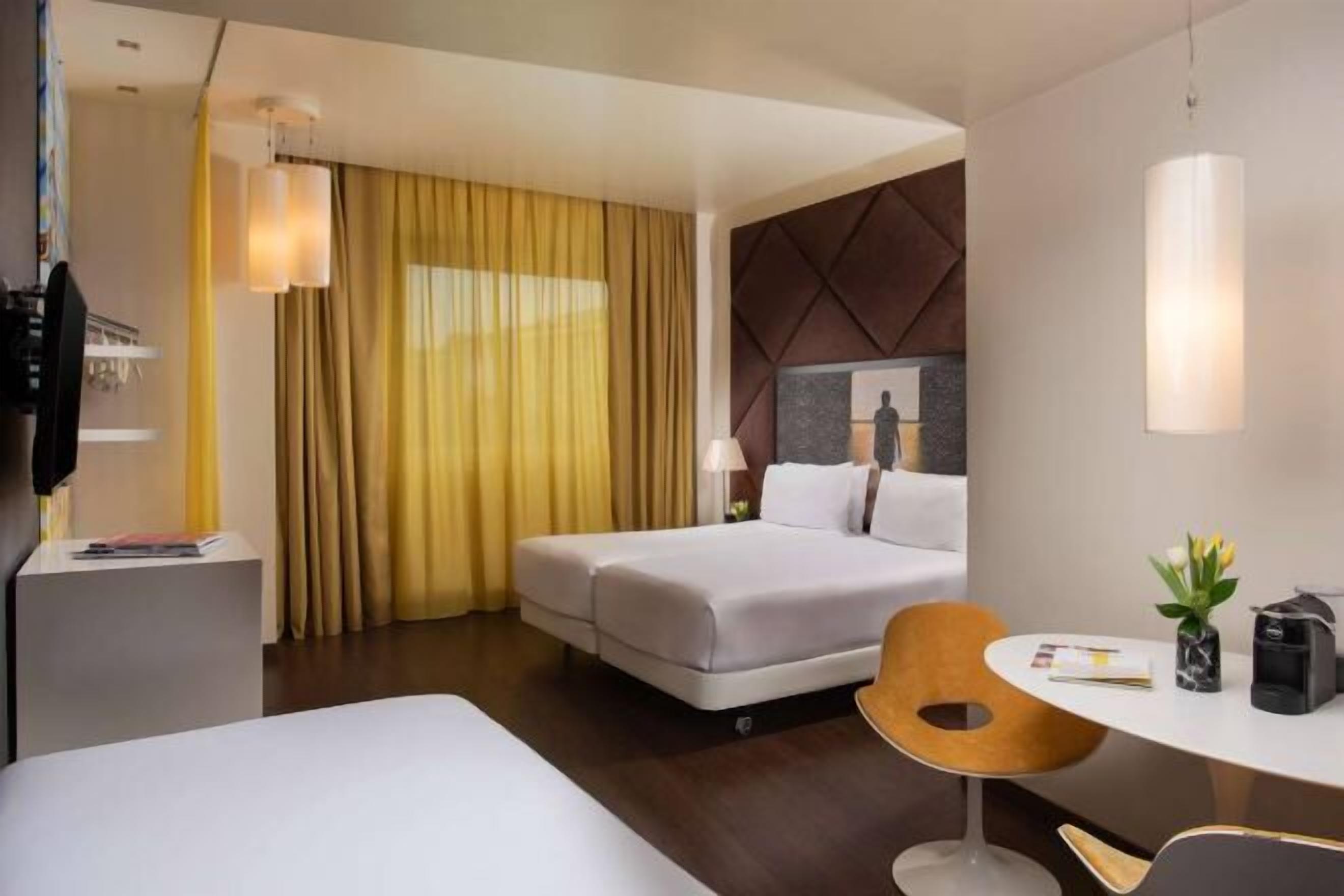 Dundyner, minibar, pengeskab på værelset, individuelt design