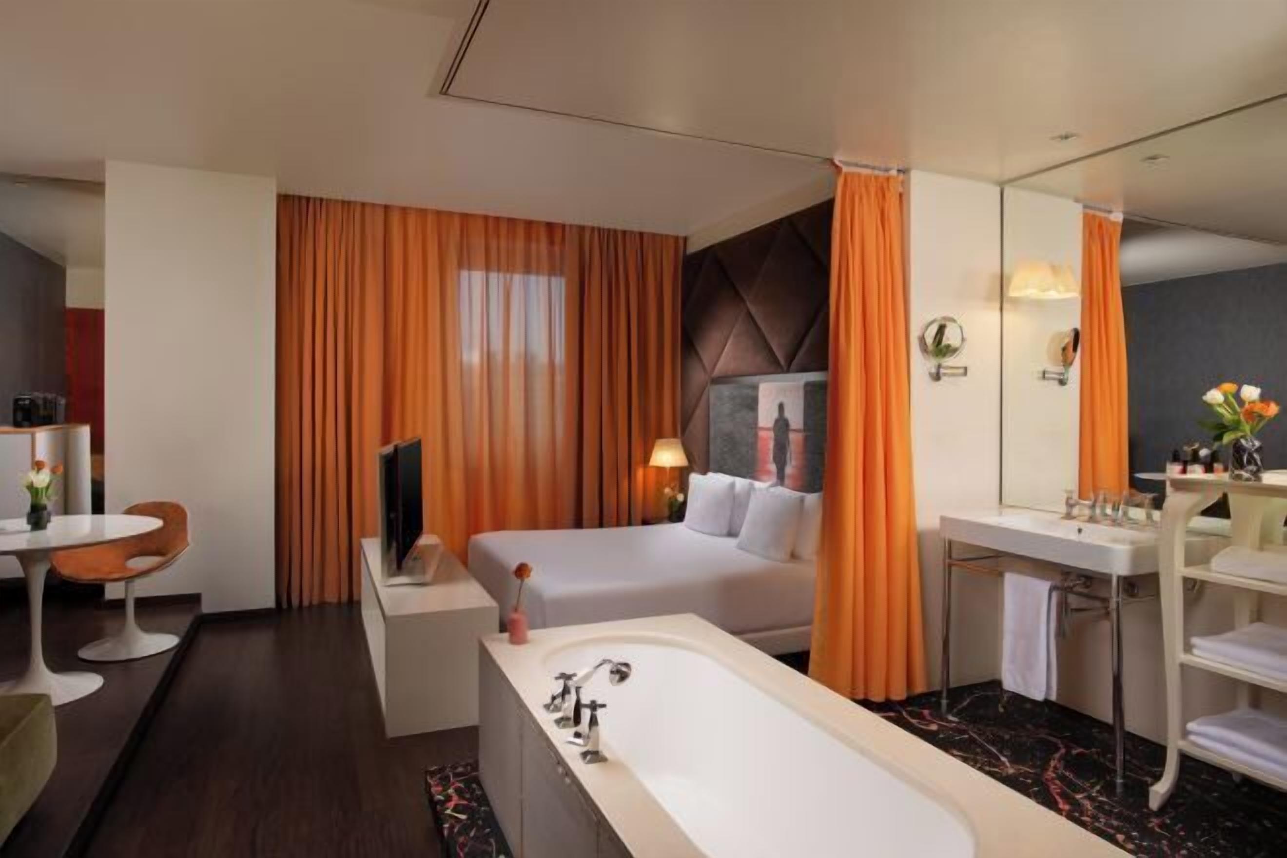 Dundyner, minibar, pengeskab på værelset, individuelt design