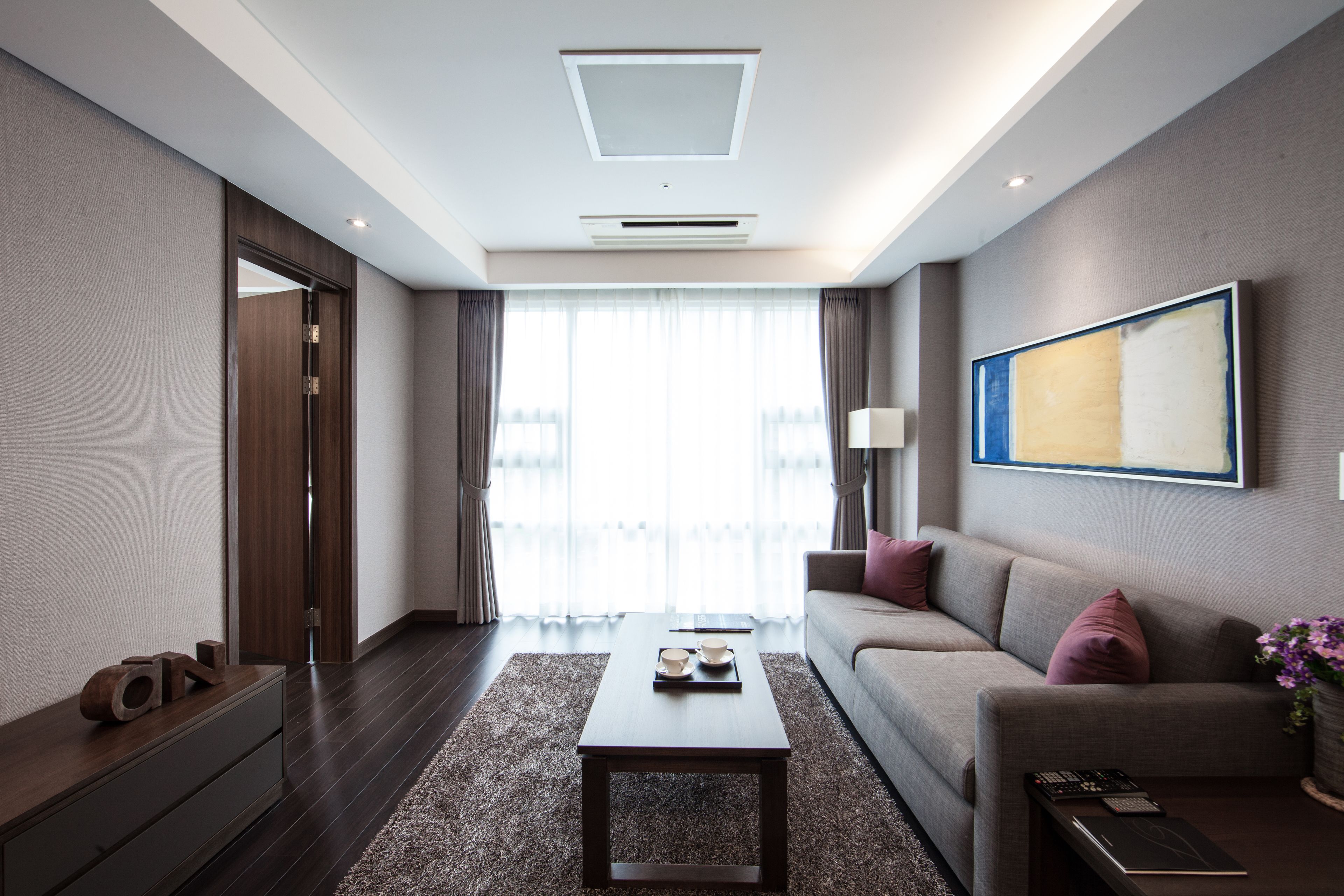 42-inch LCD TV with cable channels, TV, heated floors