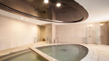 Indoor spa tub