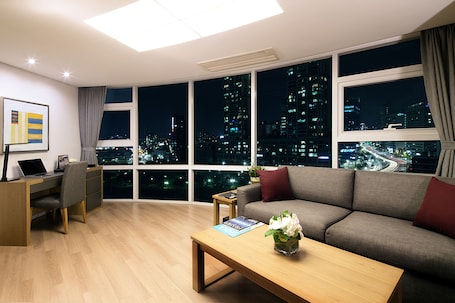 Televisión LCD 42 pulgadas con canales de televisión por cable. Fraser Place Central Seoul