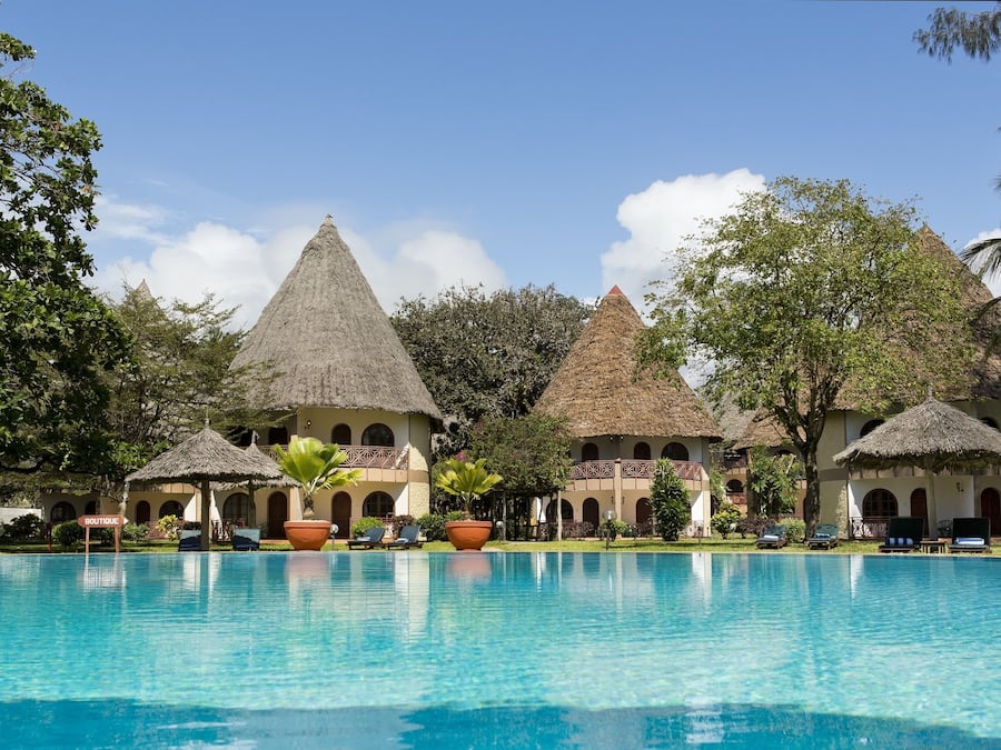 Outdoor pool, pool umbrellas, sun loungers