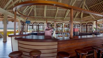 Bar junto a la piscina