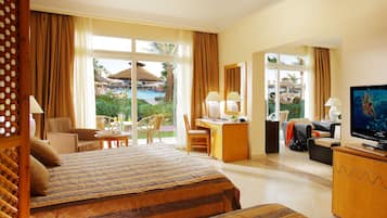 Minibar, in-room safe, desk, iron/ironing board