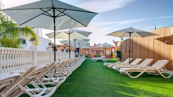 3 piscinas externas, espreguiçadeiras