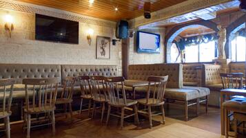 Café da manhã inglês todos os dias (EUR 6.50 por pessoa)