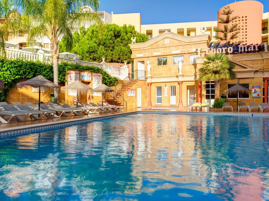 3 outdoor pools, pool loungers