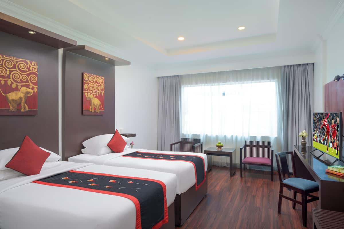 Kamar Twin Deluks | 1 kamar tidur, seprai antialergi, minibar, dan brankas