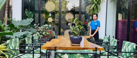 Tempat makan outdoor