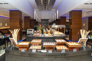 5 restaurants, breakfast, lunch, dinner served; Indian cuisine