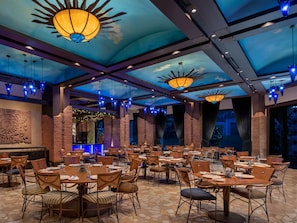 5 restaurants; breakfast, lunch, dinner and brunch served  - Radisson Blu Plaza Delhi Airport (New Delhi)