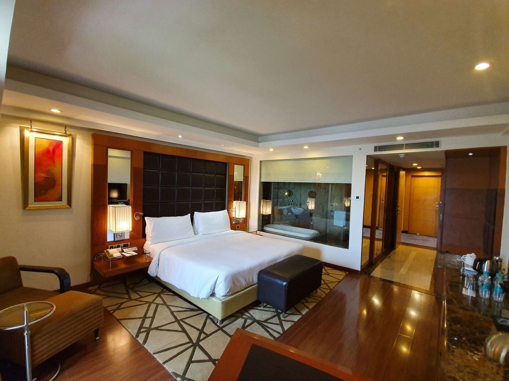 Ropa de cama de alta calidad, minibar, caja fuerte
