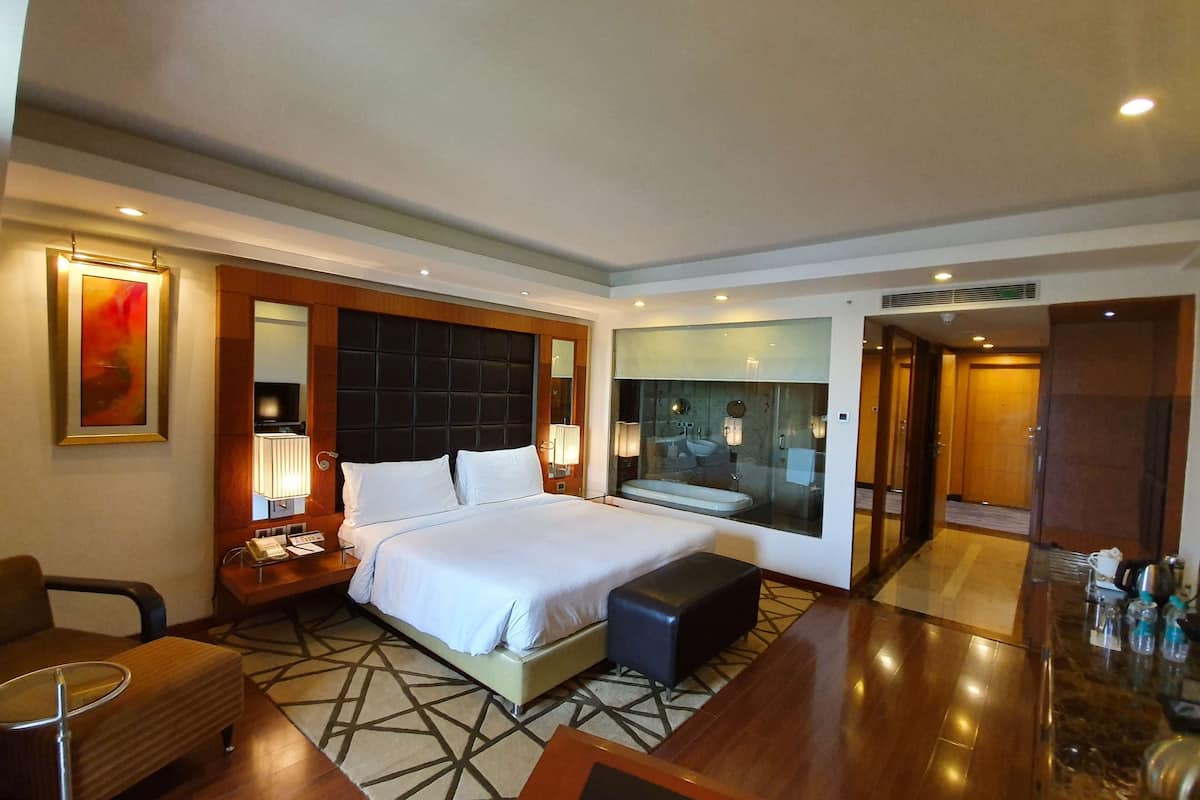 1 bedroom, premium bedding, minibar, in-room safe