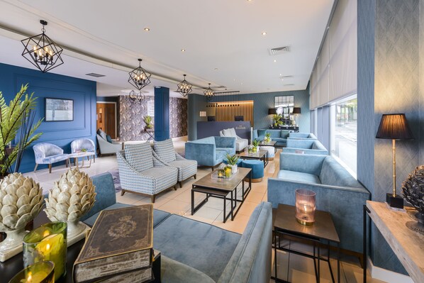 Área de estar no saguão