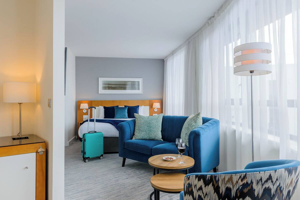 Phòng Deluxe | Bộ đồ giường cao cấp, két bảo mật tại phòng, màn/rèm cản sáng 